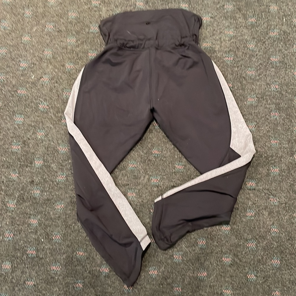 Lululemon Spandex High Waisted Draw String Leggin… - image 2